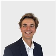 Étudiant en finance d’entreprise. Possibilité de donner des cours en maths. 
En ligne/94/Paris.